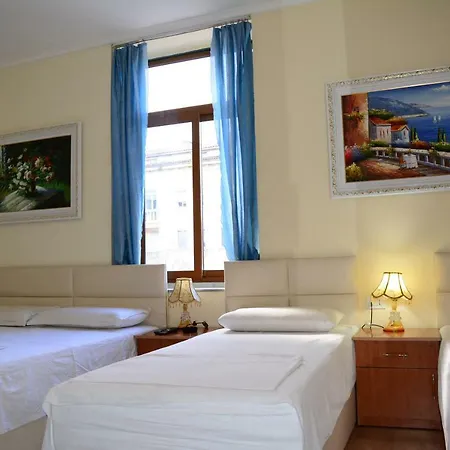 호텔 Republika 티라나